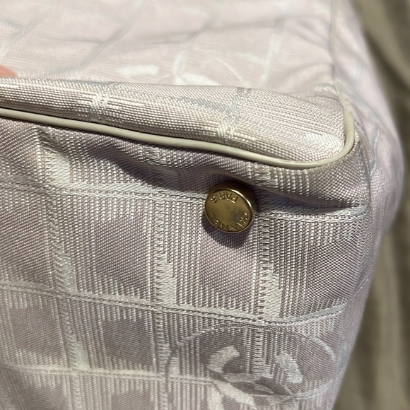 💯 Authentic 😍 CHANEL 😍 Nylon Travel Bag in Amazing Condition - Picture 5 of 13